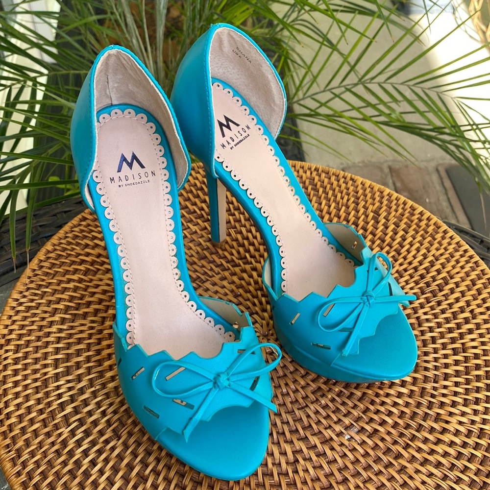 Shoe dazzle Turquoise Heels